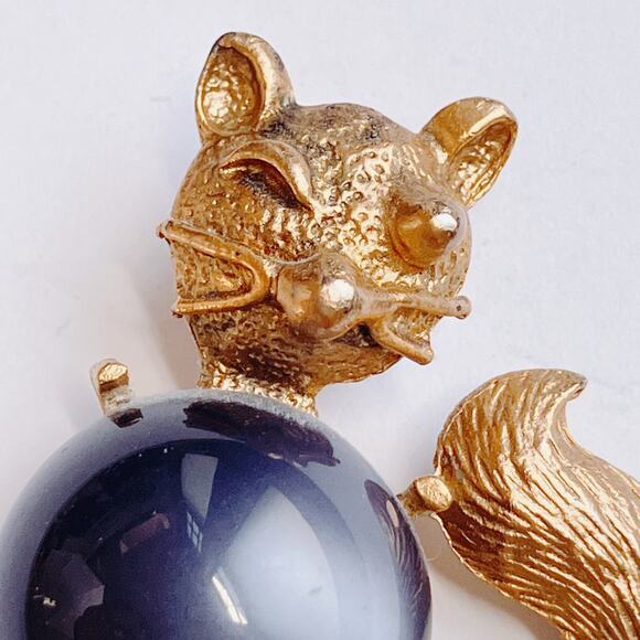 VTG 1950s Brooch Moonglow Lucite Cat Figural Mid Century Gold Tone Pin - Picture 3 of 9